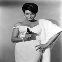 Senta Berger стои в бяла рокля с пистолет Photo Print
